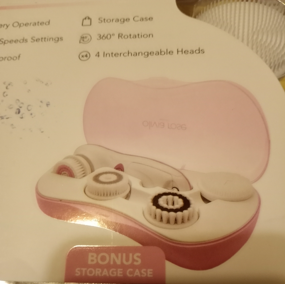 BNIB FACIAL CLEANSING KIT